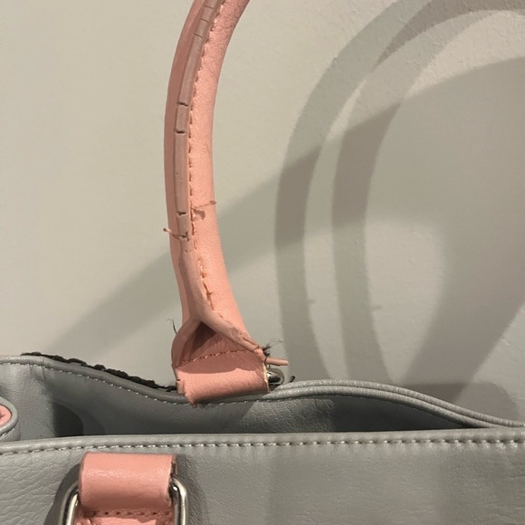 Disney love is in the air leather purse and makeup bag collector - Picture 7 of 13